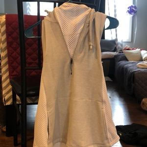 Running shirt with pockets